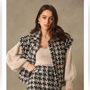 Lenny Women’s Houndstooth Tweed Vest Size S Tan Black Lined Front Zip Front Snap